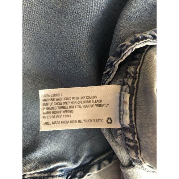 Mossimo Supply CO Denim Botton Down SZ S Made Of Lyocell - Picture 10 of 10